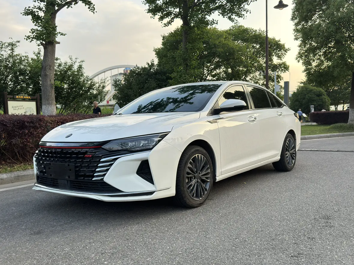 Dongfeng Yixuan MAX  из Китая