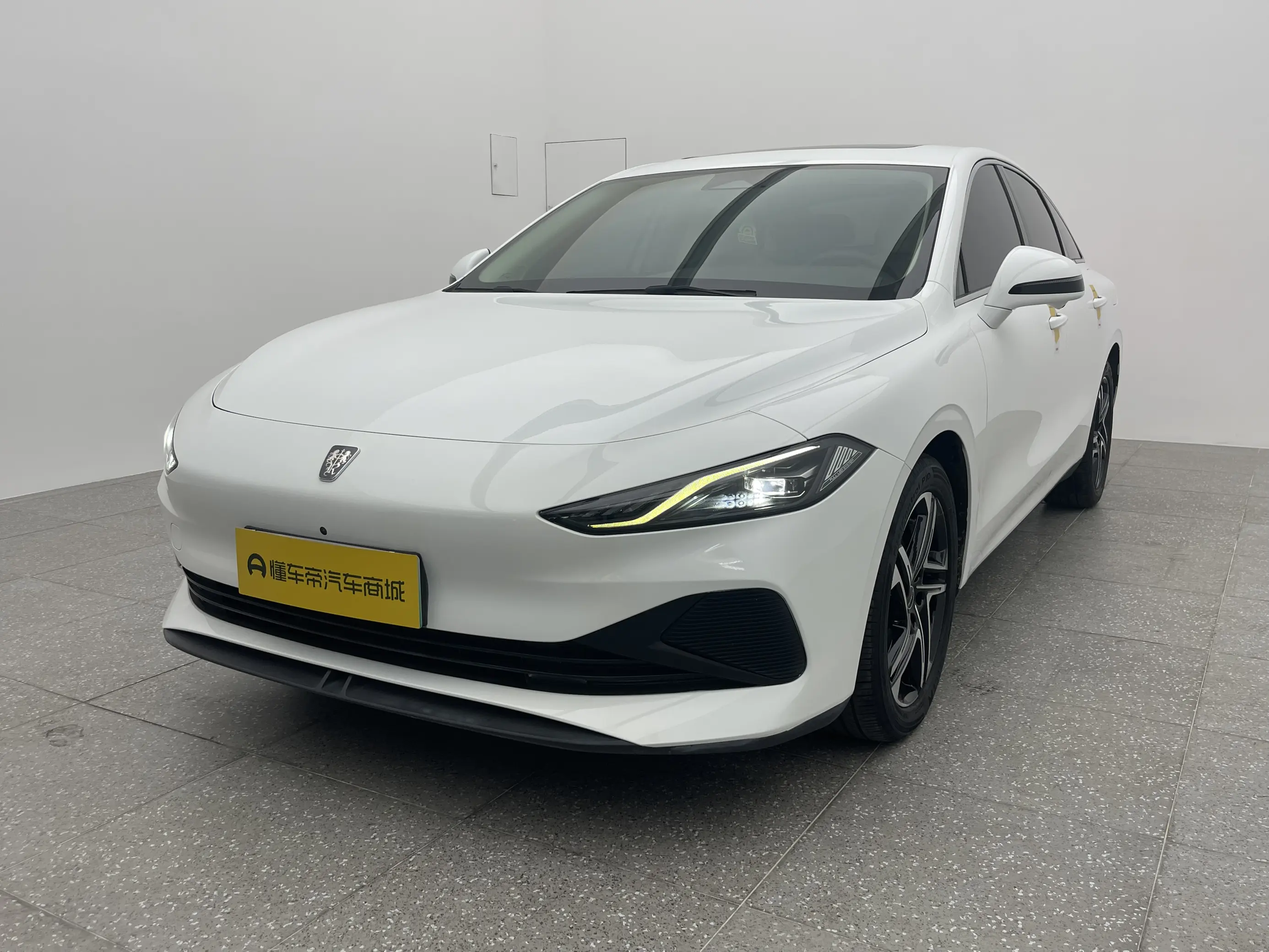 Roewe D7 DMH  из Китая