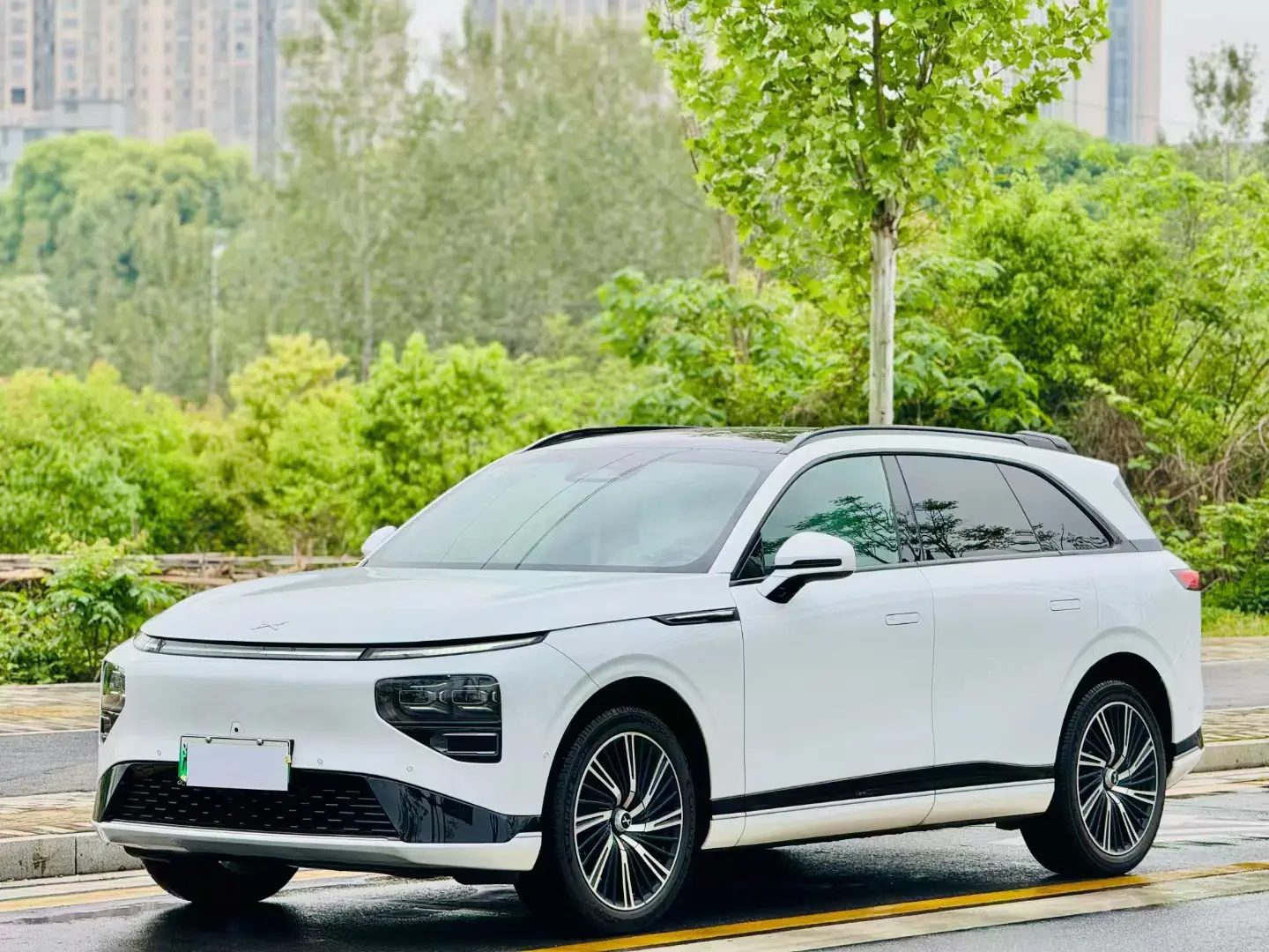 Xpeng G9  из Китая