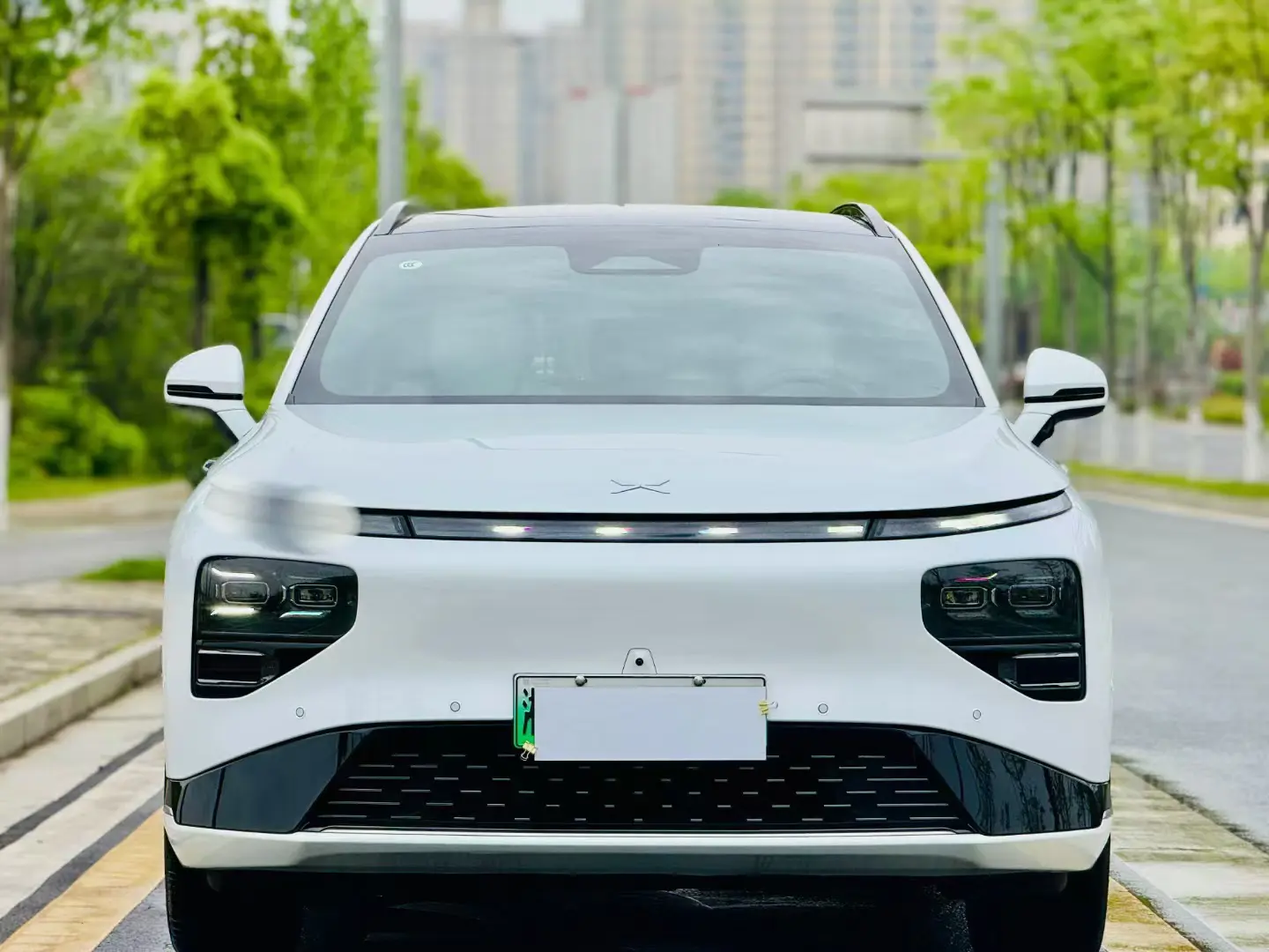 Xpeng G9  из Китая