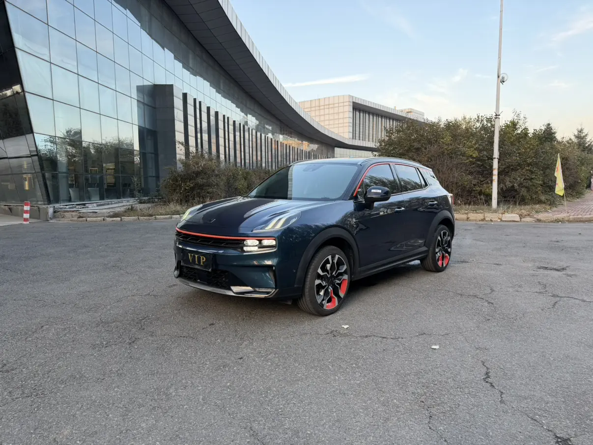 Lynk & Co 06  из Китая