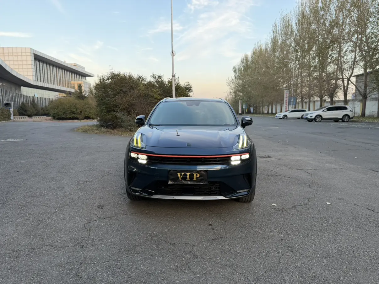 Lynk & Co 06  из Китая