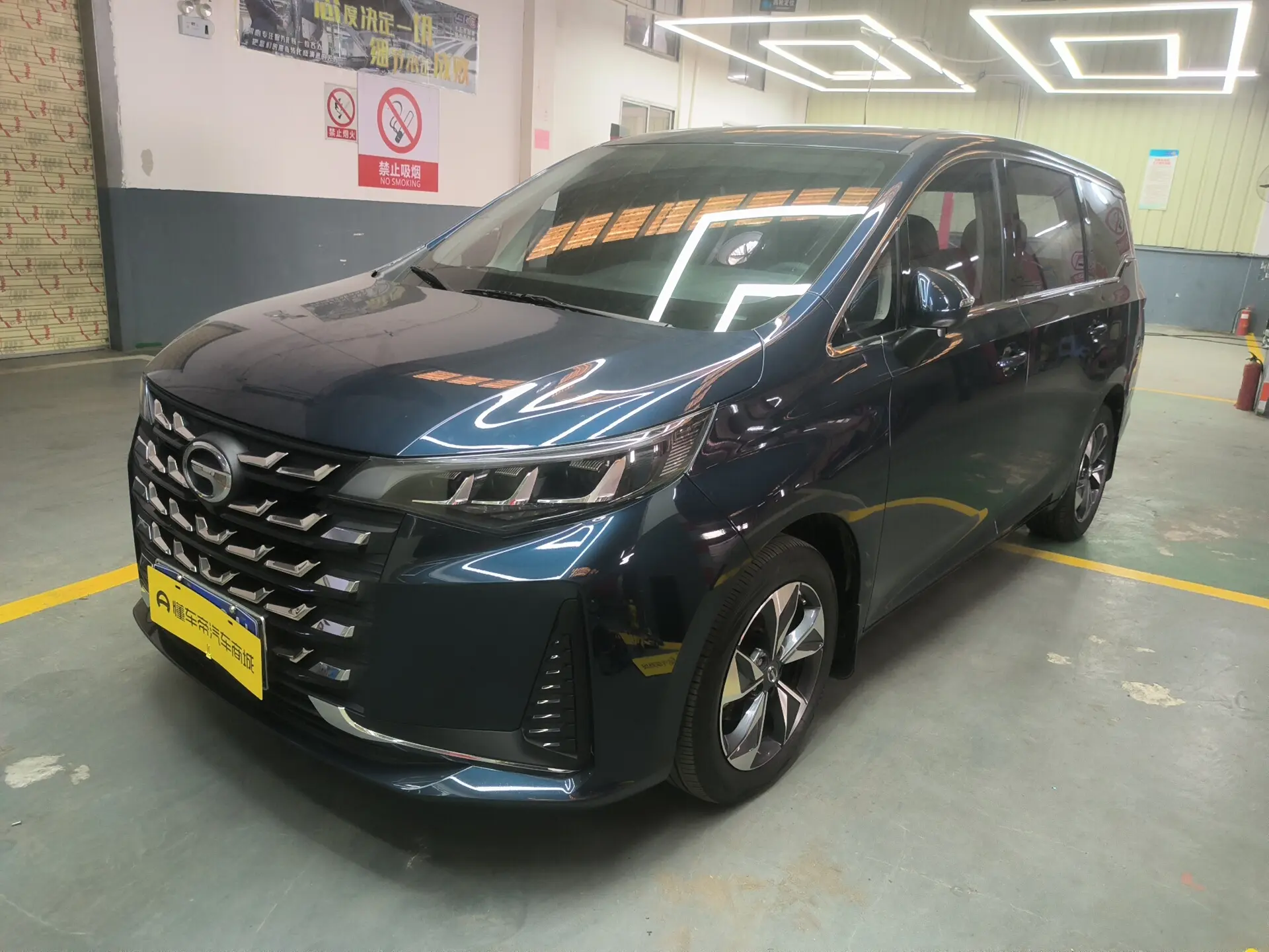 GAC Trumpchi M6  из Китая