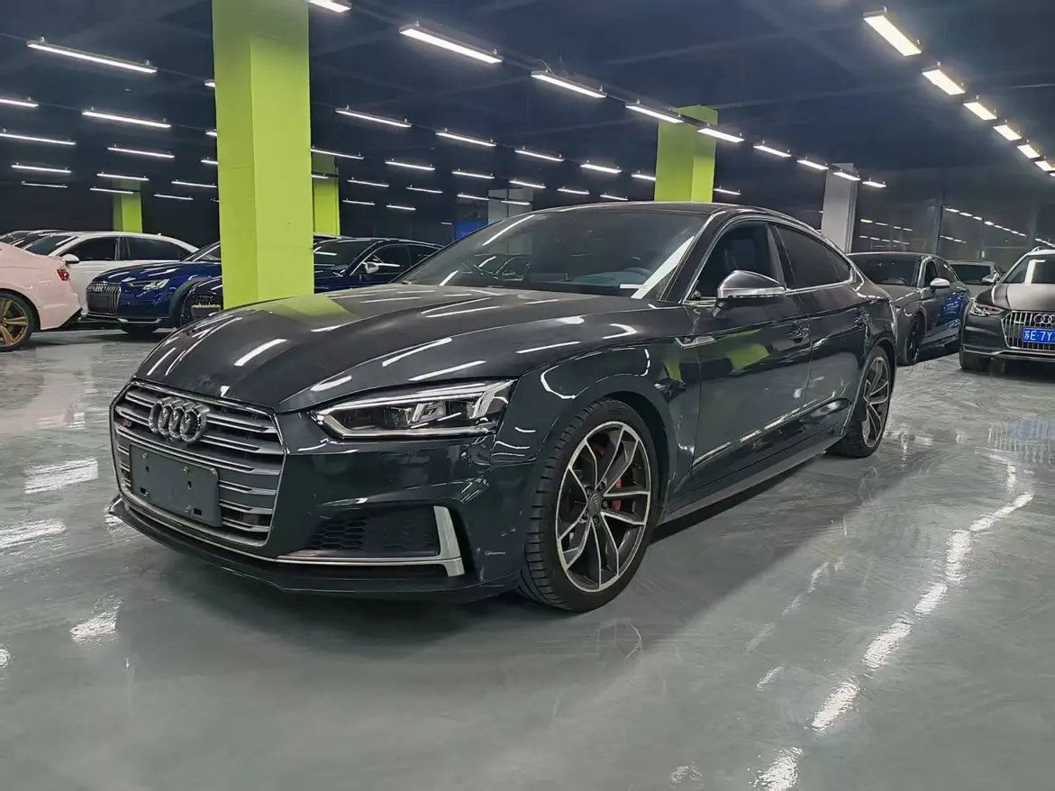 Audi S5  из Китая