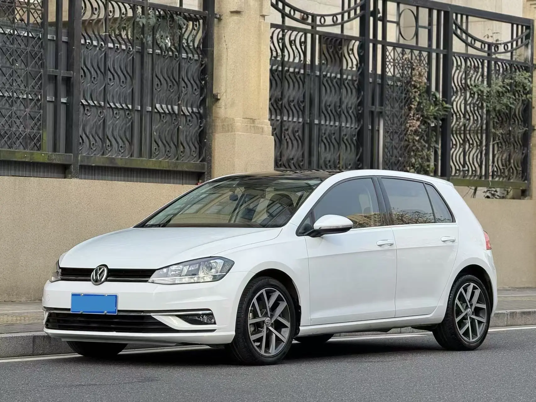 Volkswagen Golf  из Китая