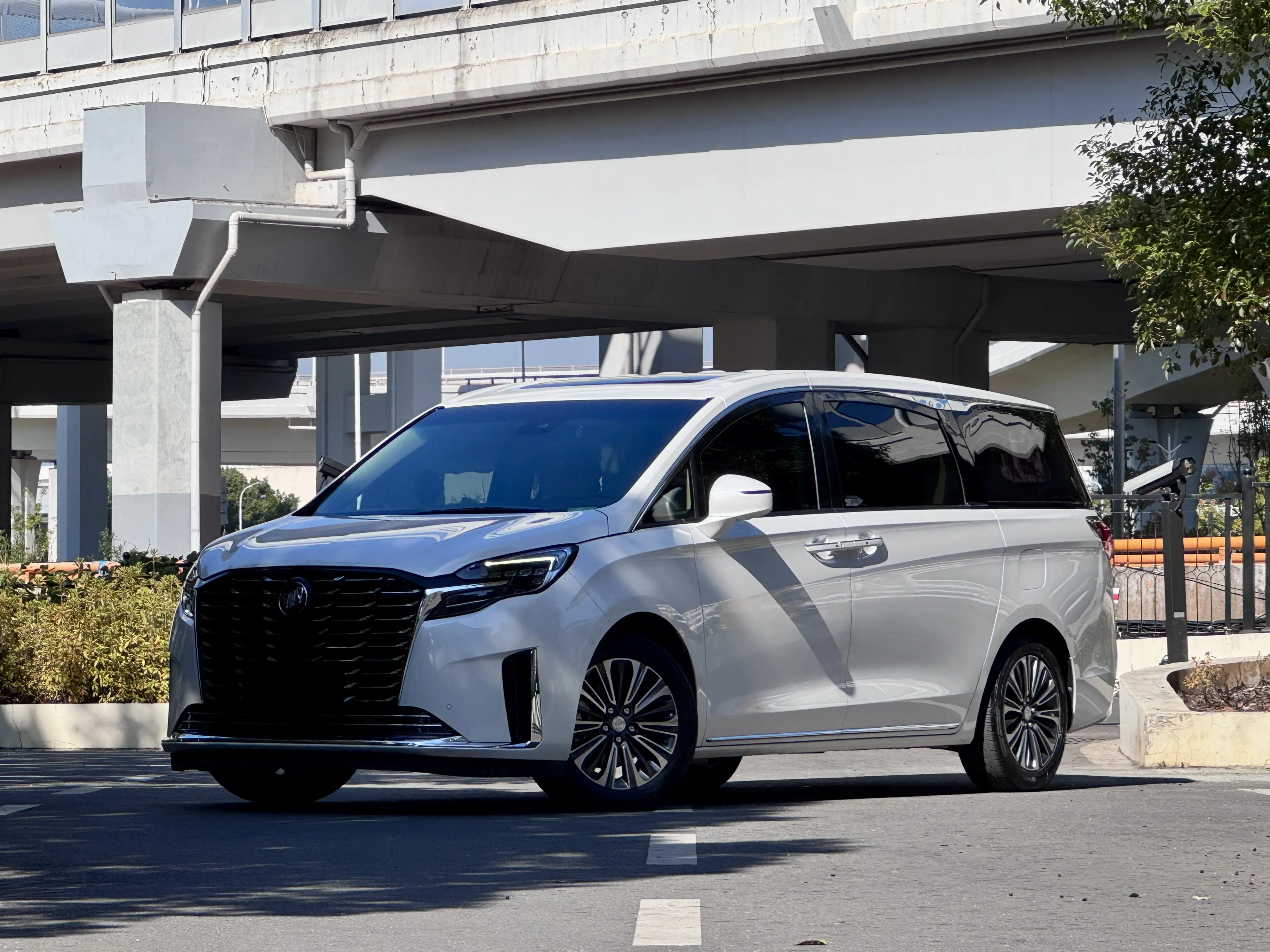 Buick GL8  из Китая