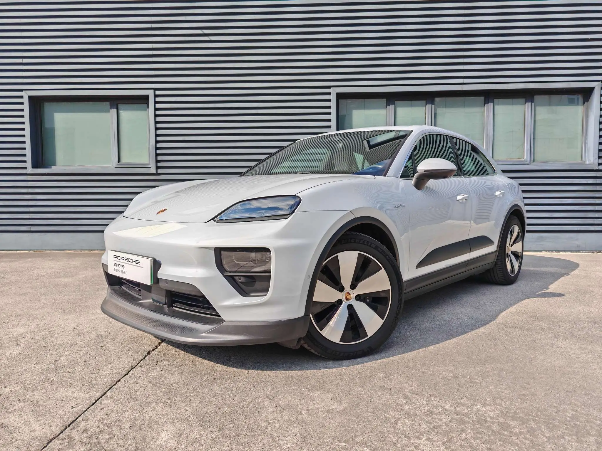 Porsche Macan EV  из Китая