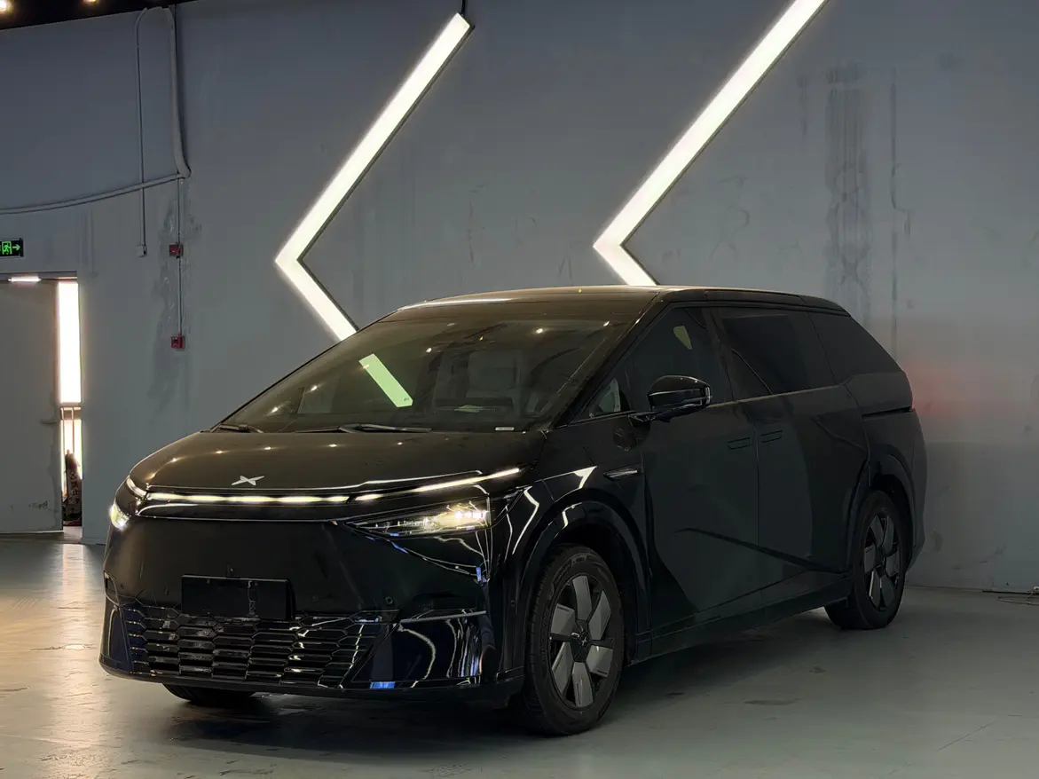 Xpeng X9  из Китая