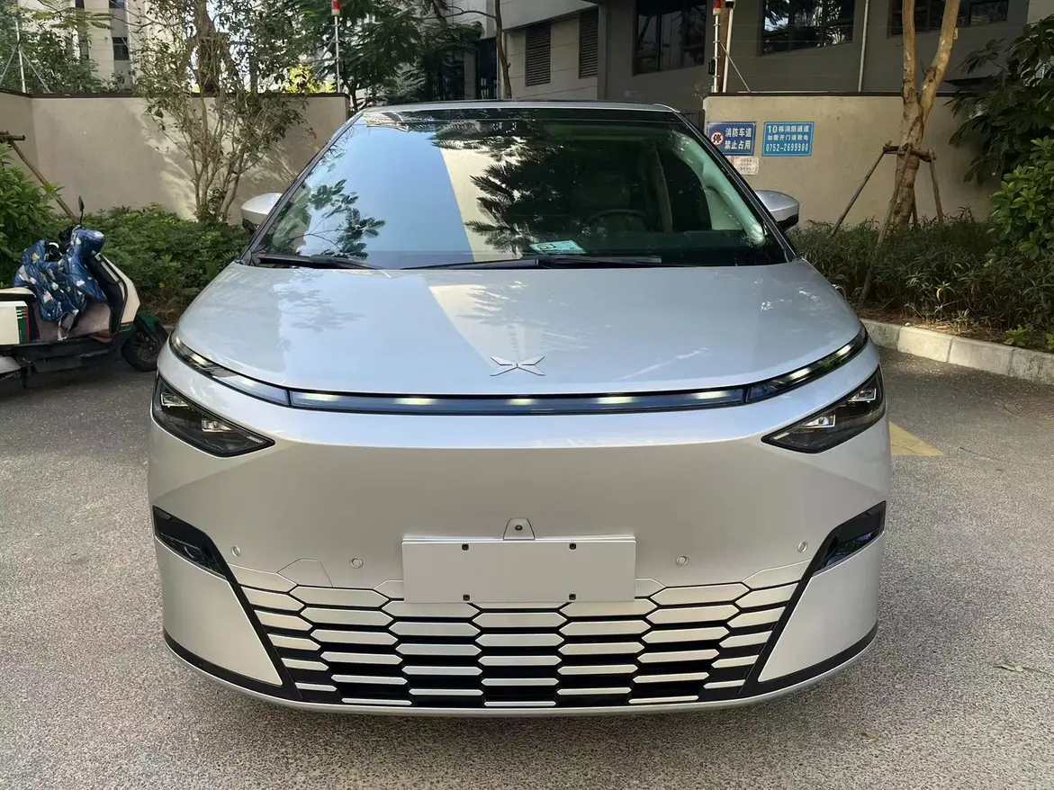 Xpeng X9  из Китая