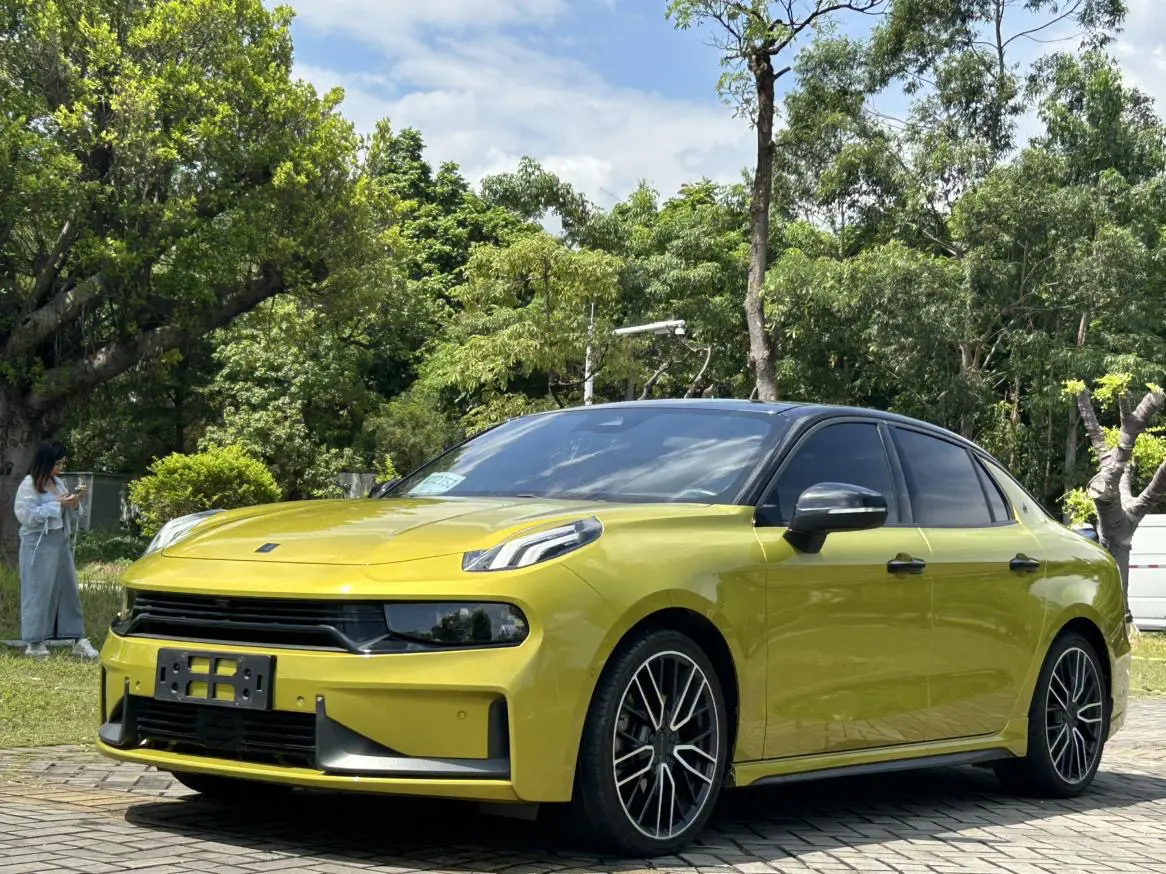 Lynk & Co 03