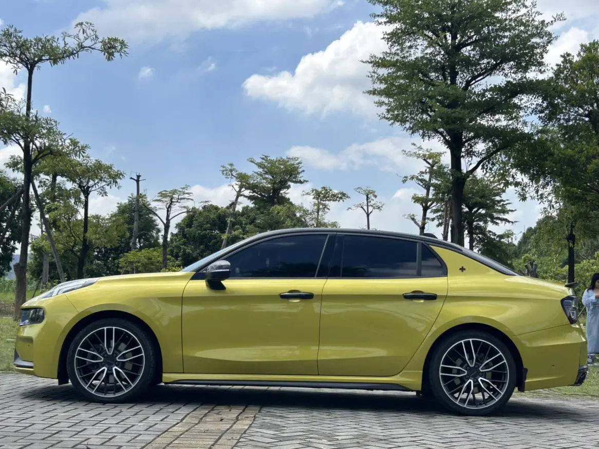 Lynk & Co 03