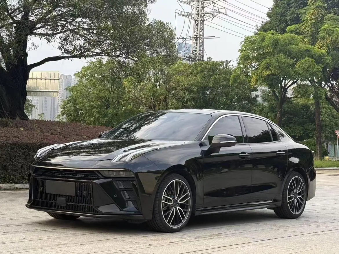 Lynk & Co 03