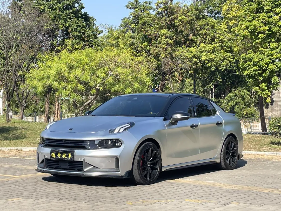 Lynk & Co 03