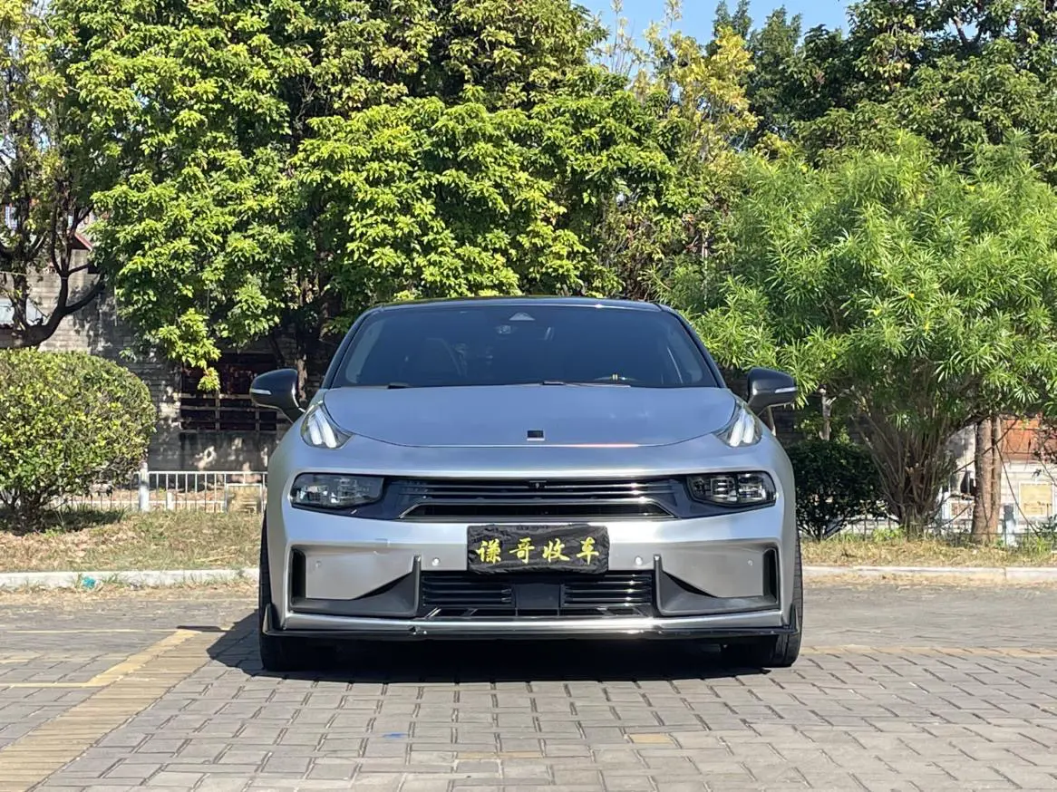 Lynk & Co 03