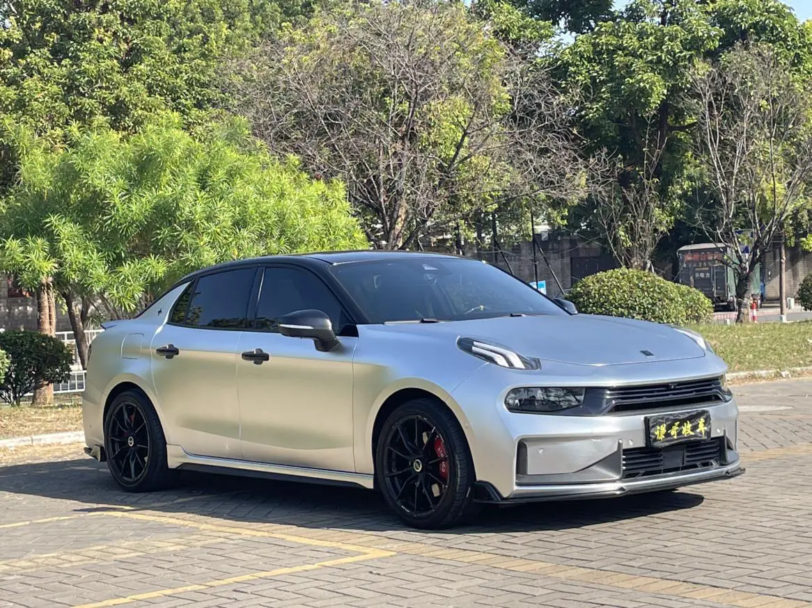 Lynk & Co 03