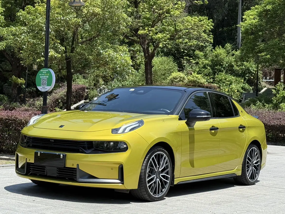 Lynk & Co 03