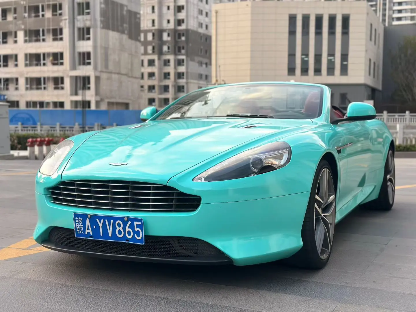 Aston Martin Virage  из Китая