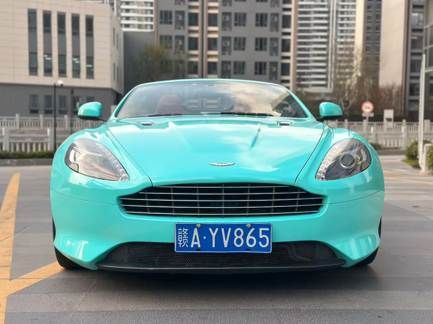 Aston Martin Virage  из Китая