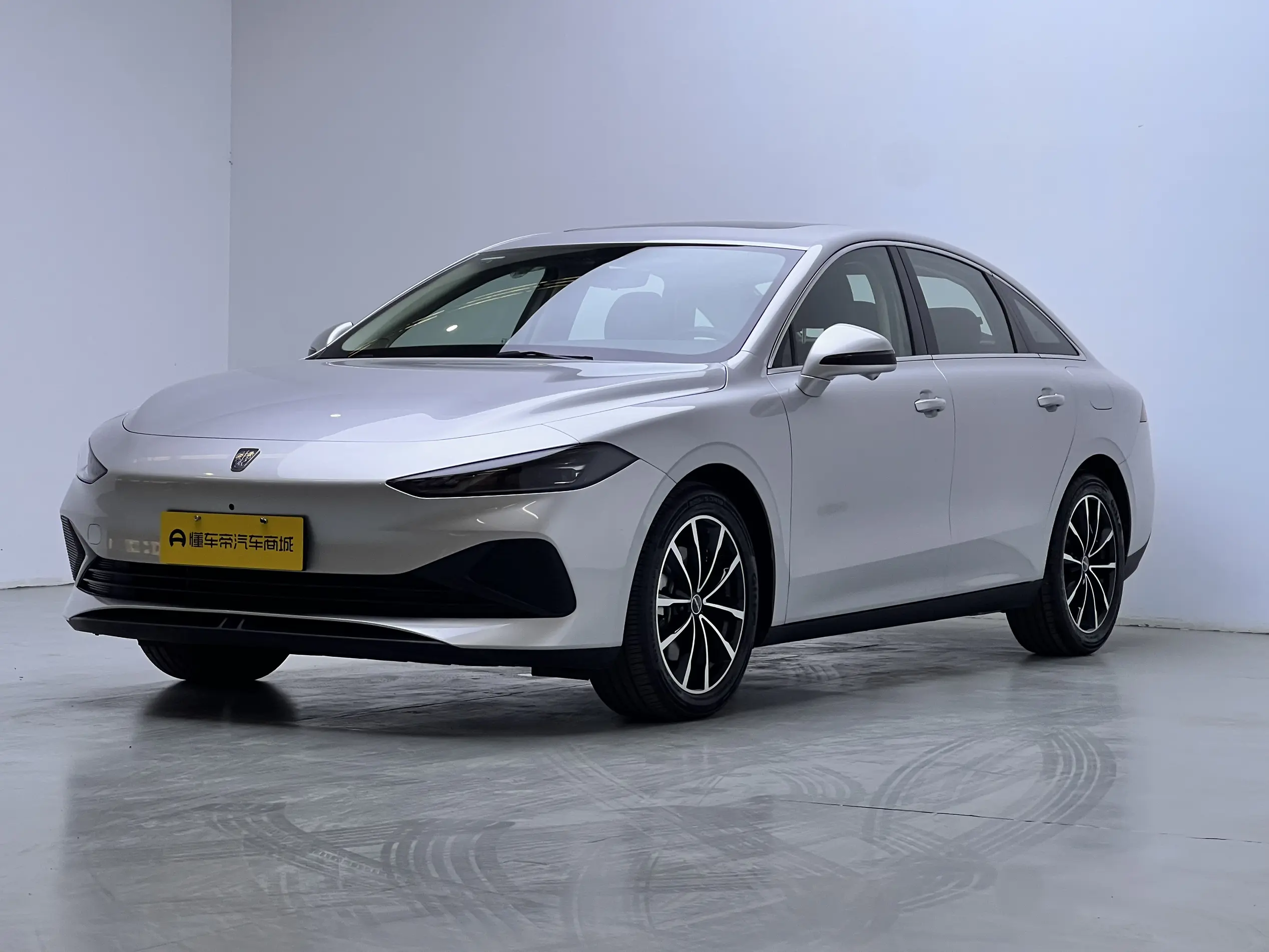 Roewe D7 DMH  из Китая