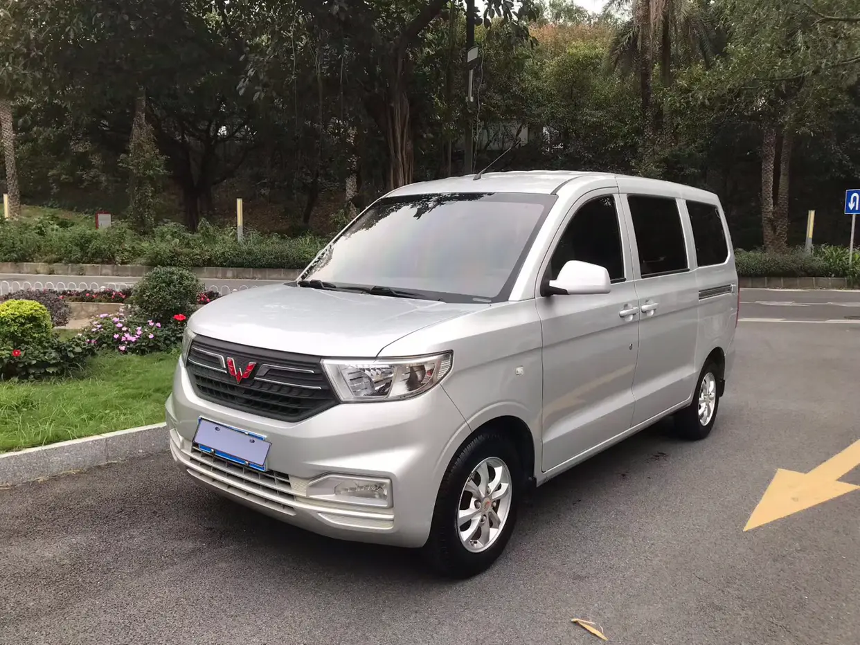 Wuling Hongguang V  из Китая