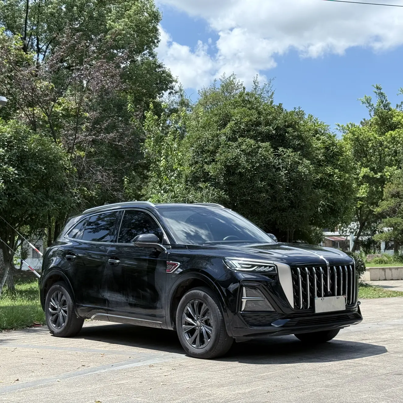 Hongqi HS5  из Китая