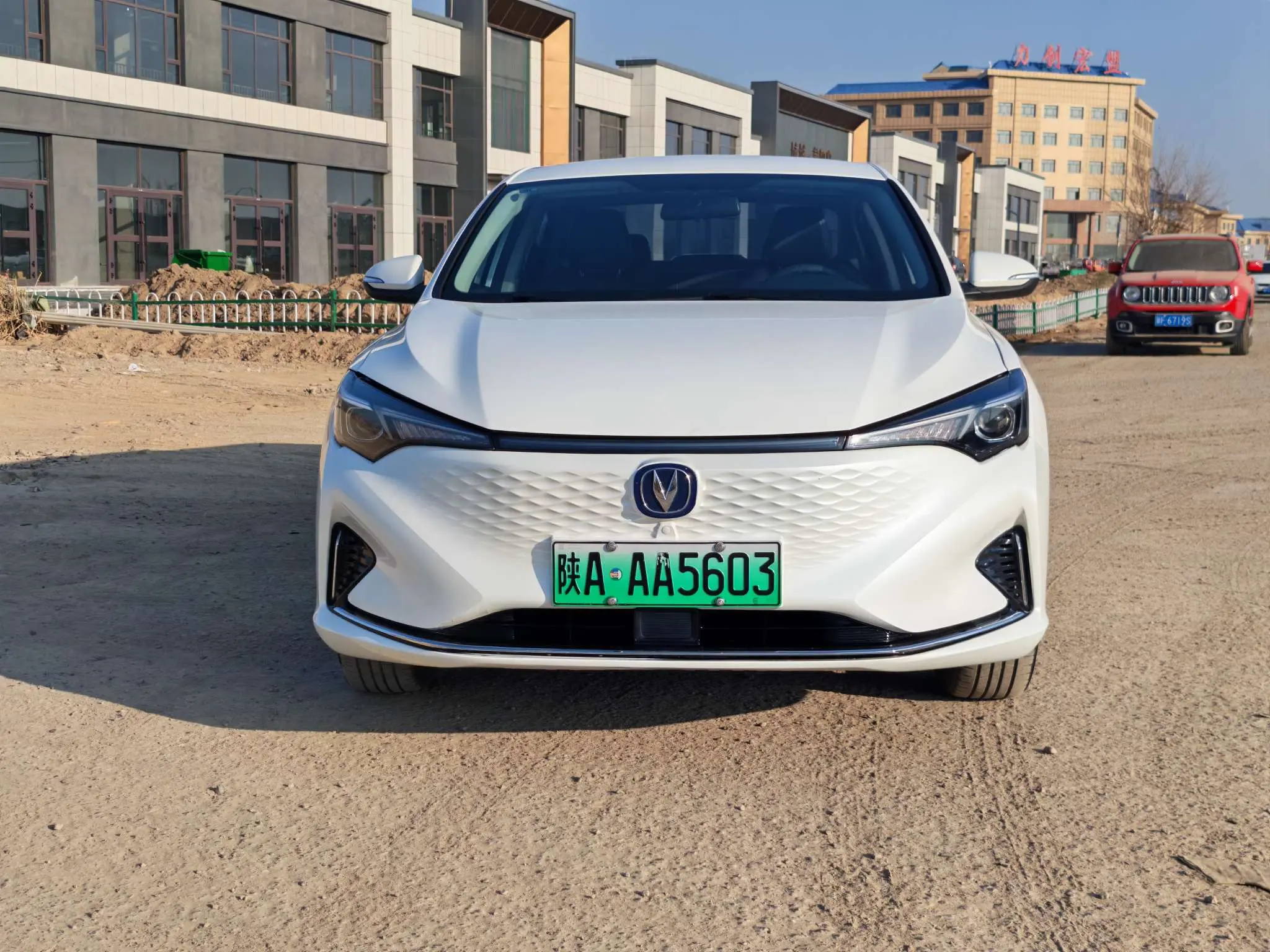 Changan Eado EV  из Китая
