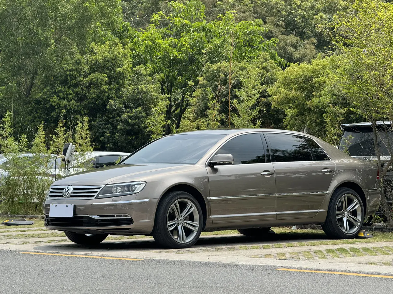 Volkswagen Phaeton  из Китая