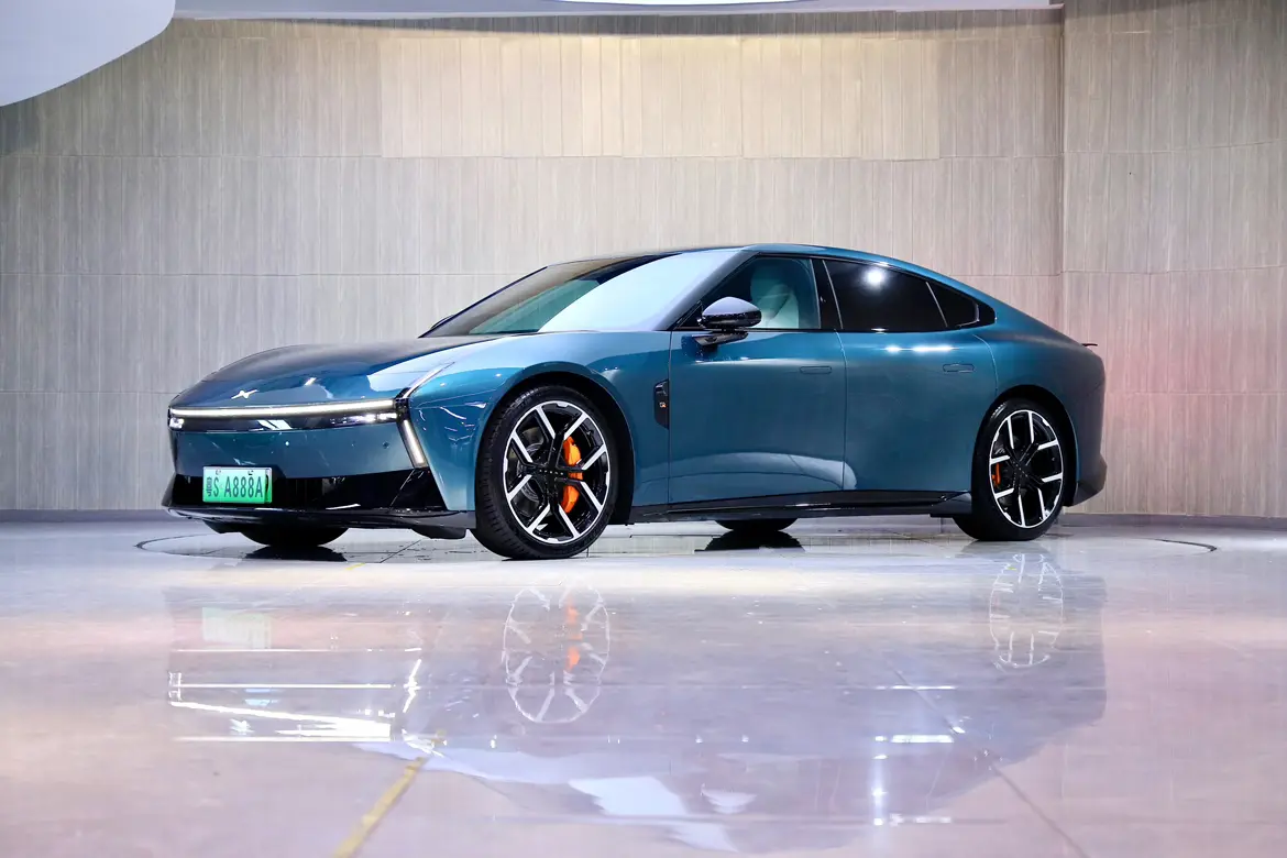 Xpeng P7  из Китая