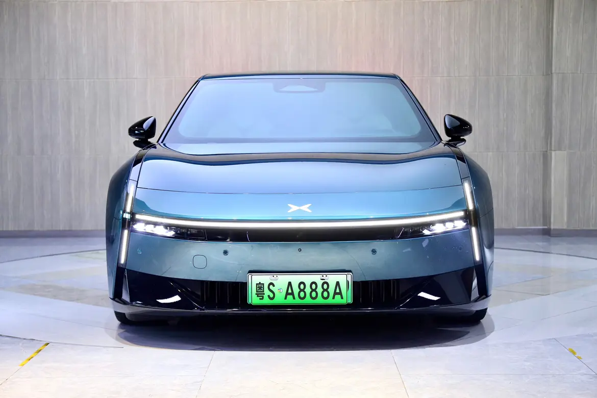 Xpeng P7  из Китая