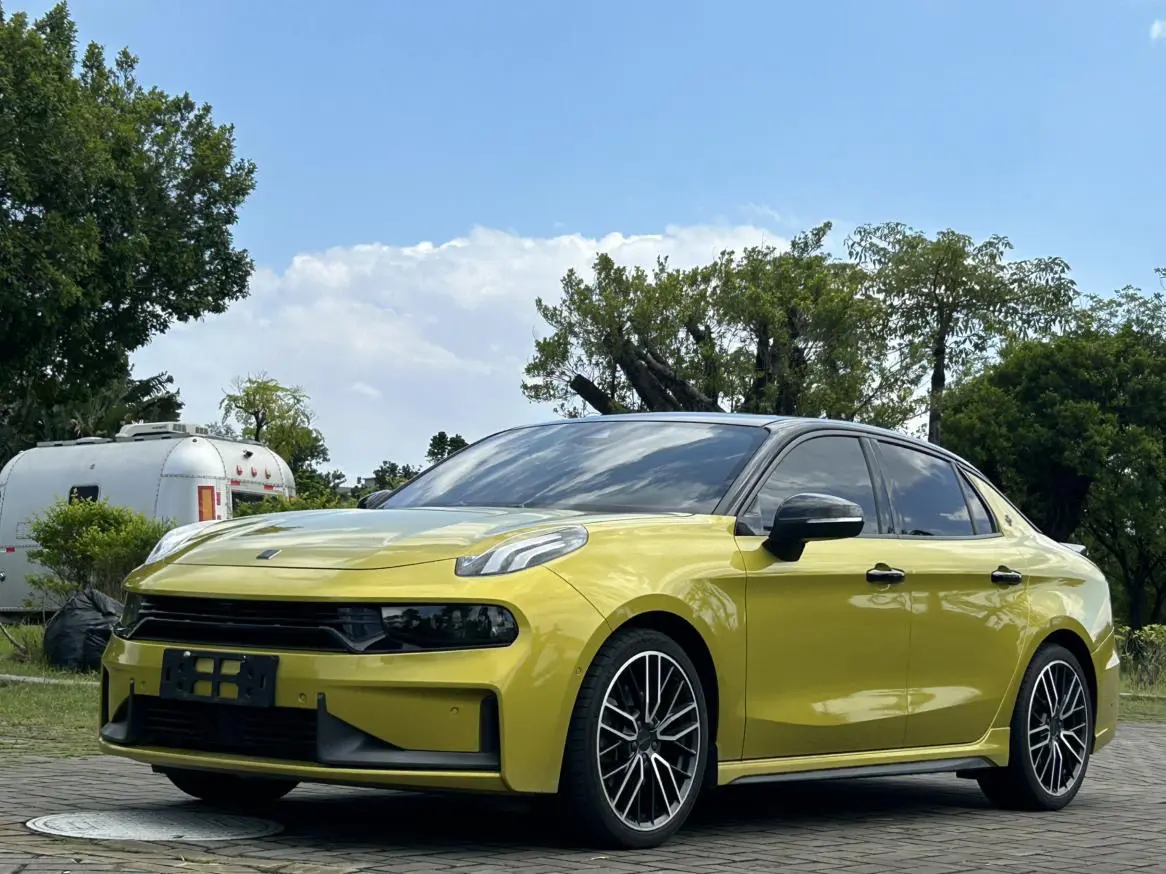 Lynk & Co 03