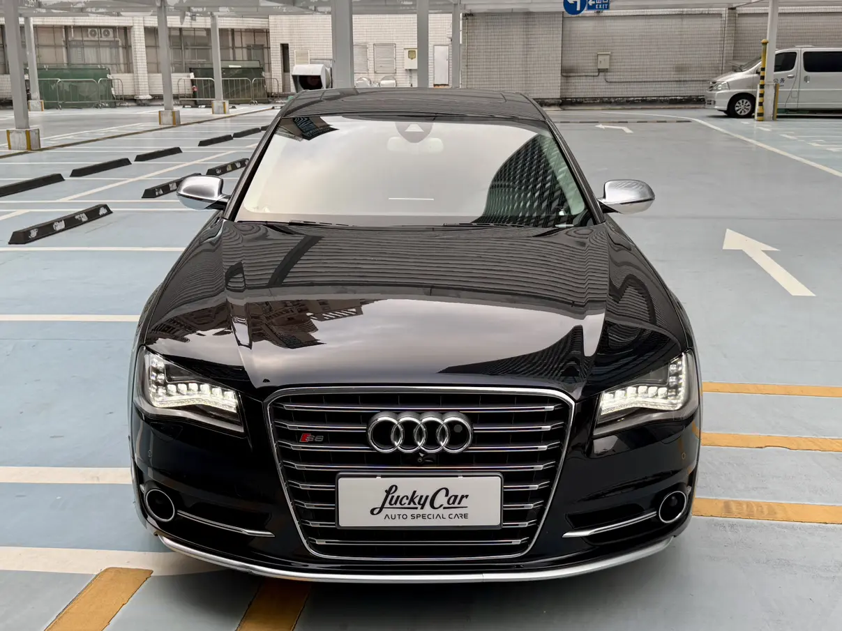 Audi S8  из Китая