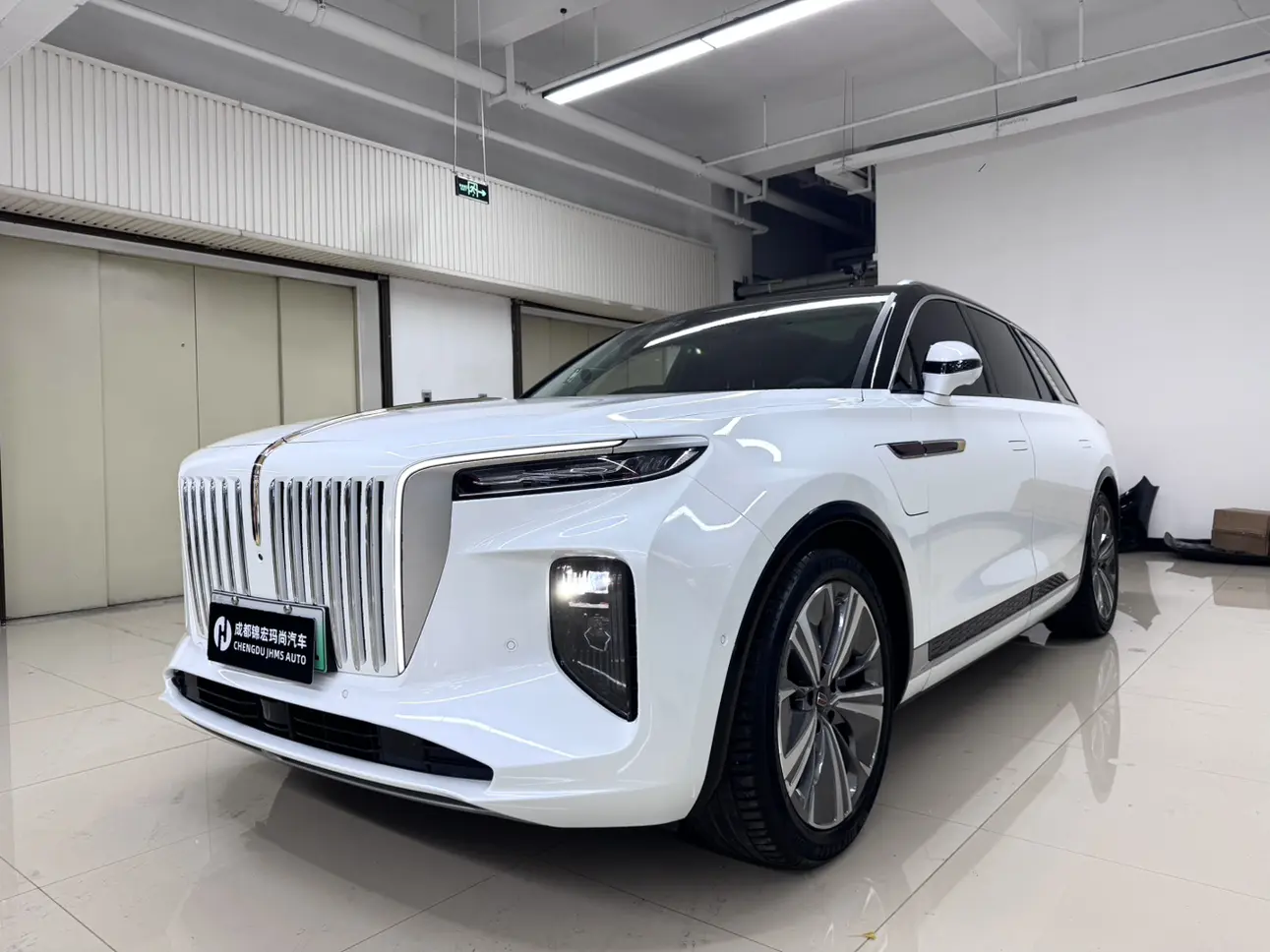 Hongqi E-HS9  из Китая