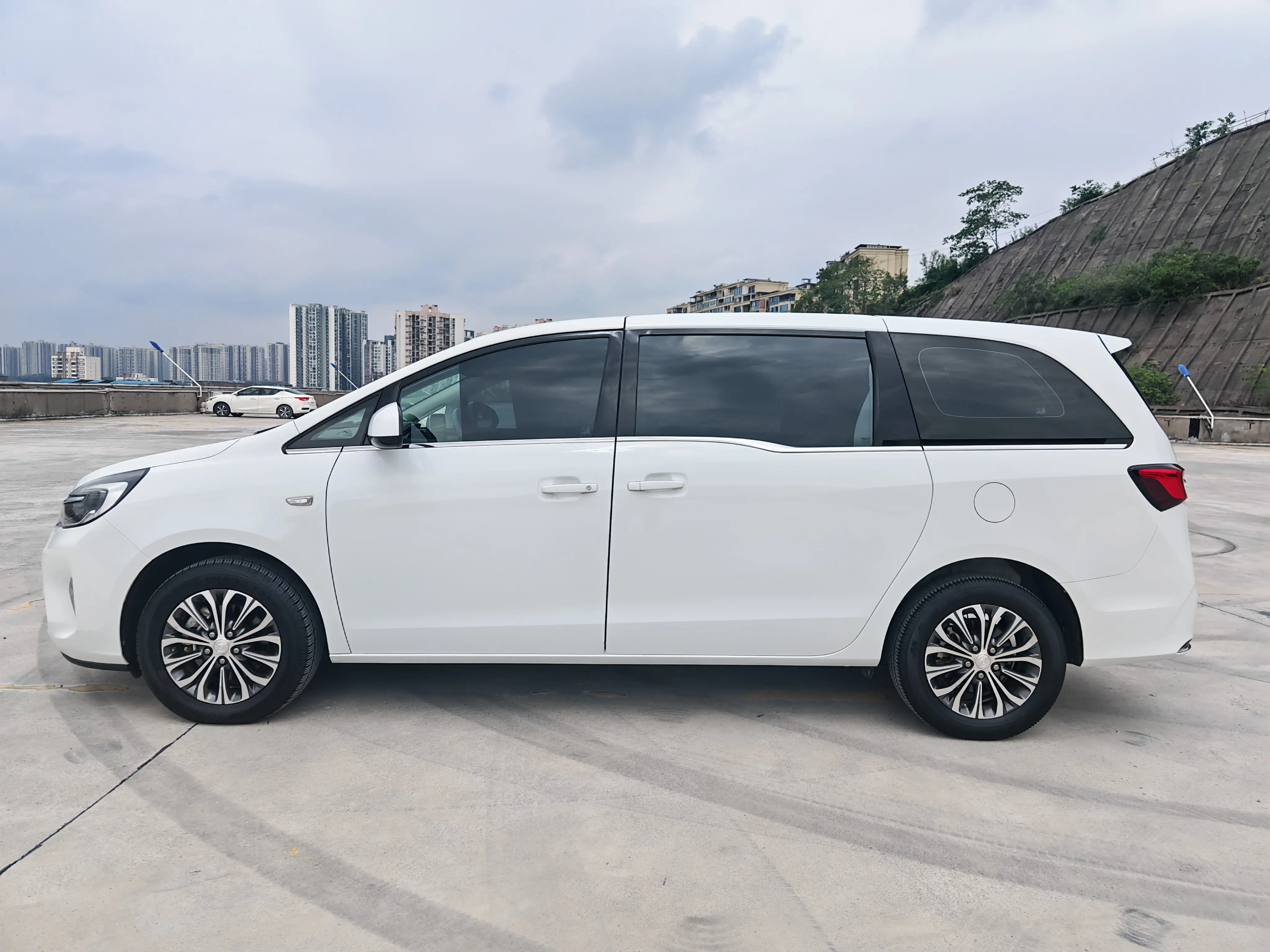 Buick GL8