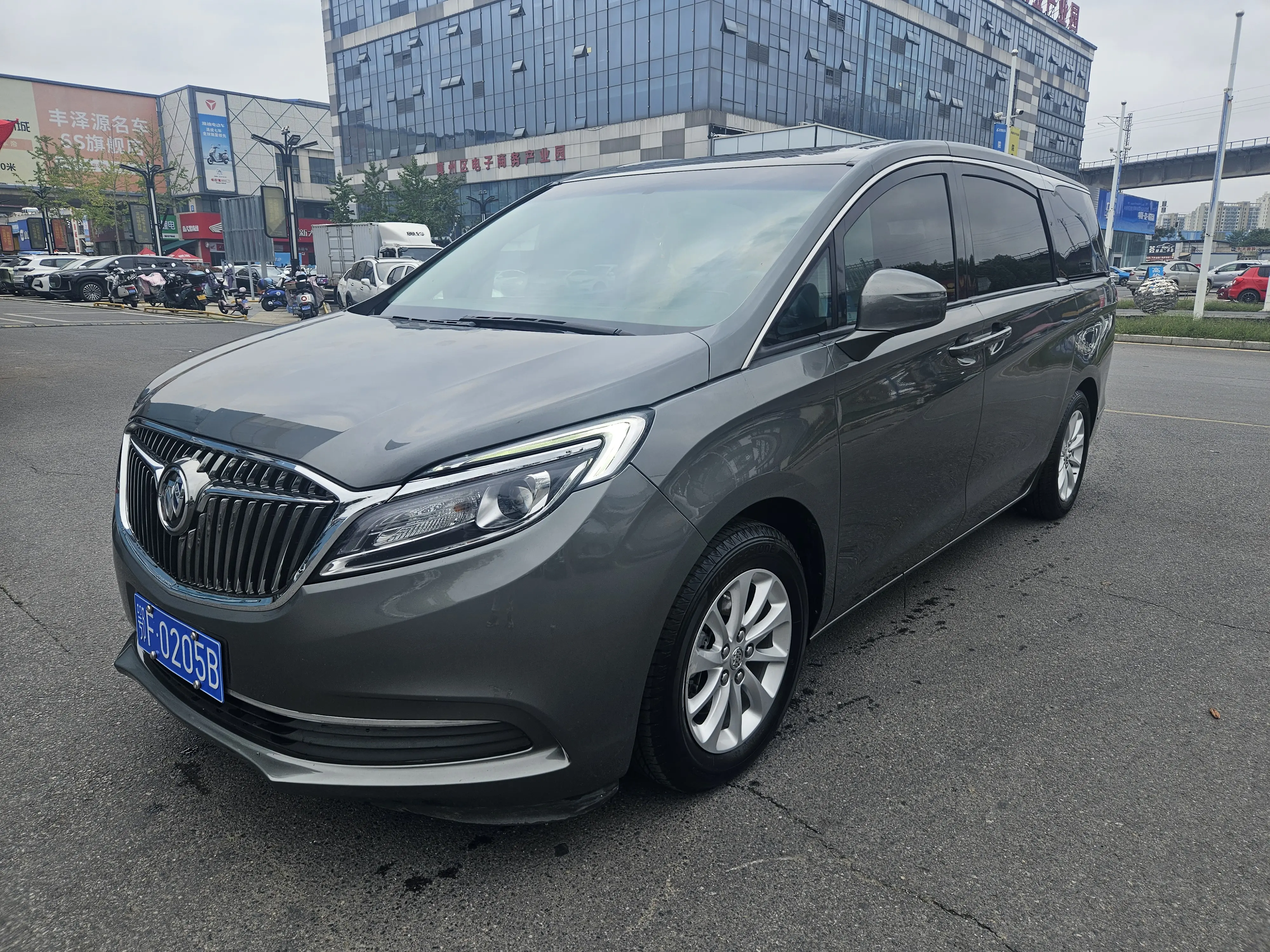 Buick GL8  из Китая