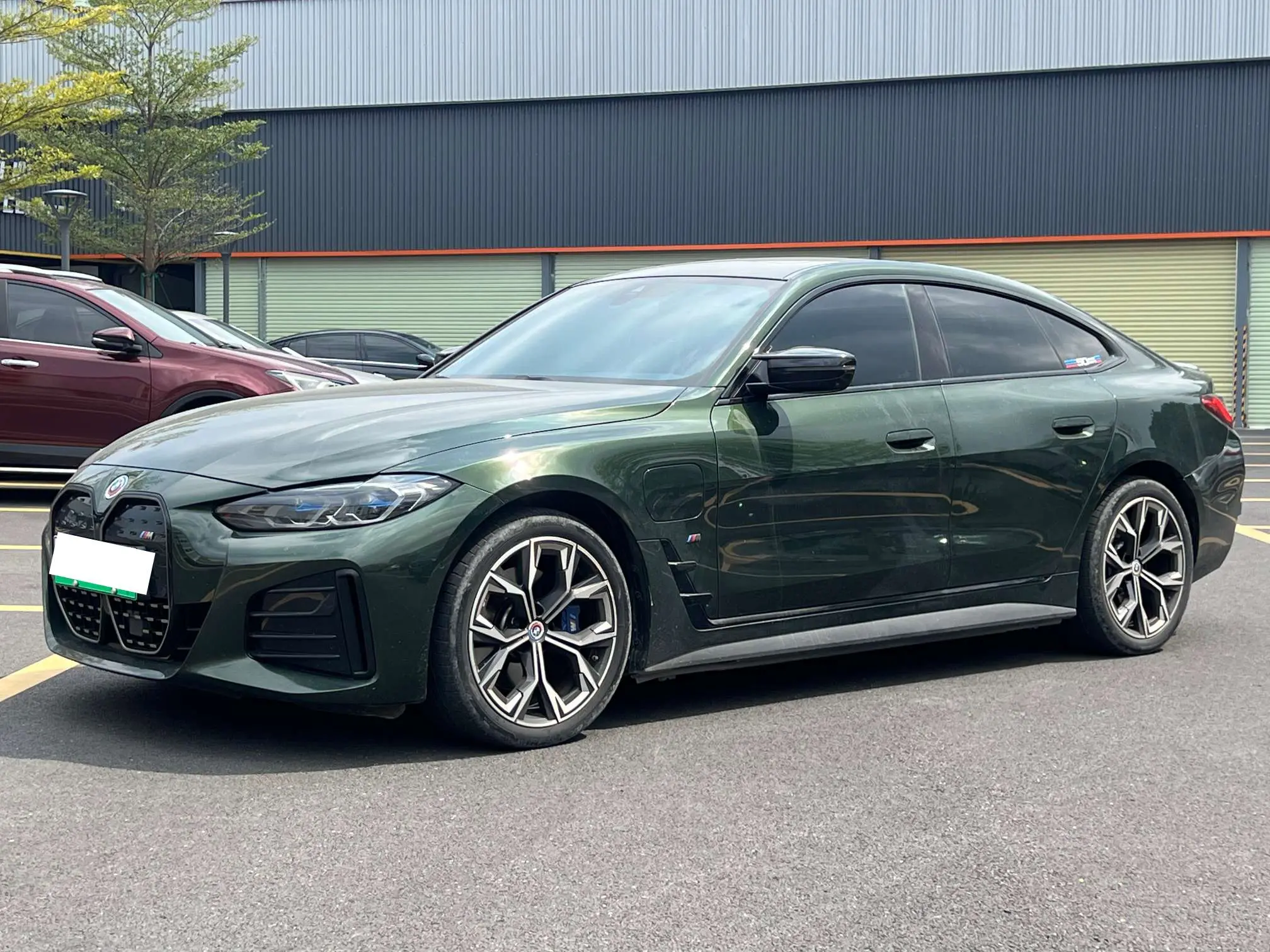 BMW i4  из Китая