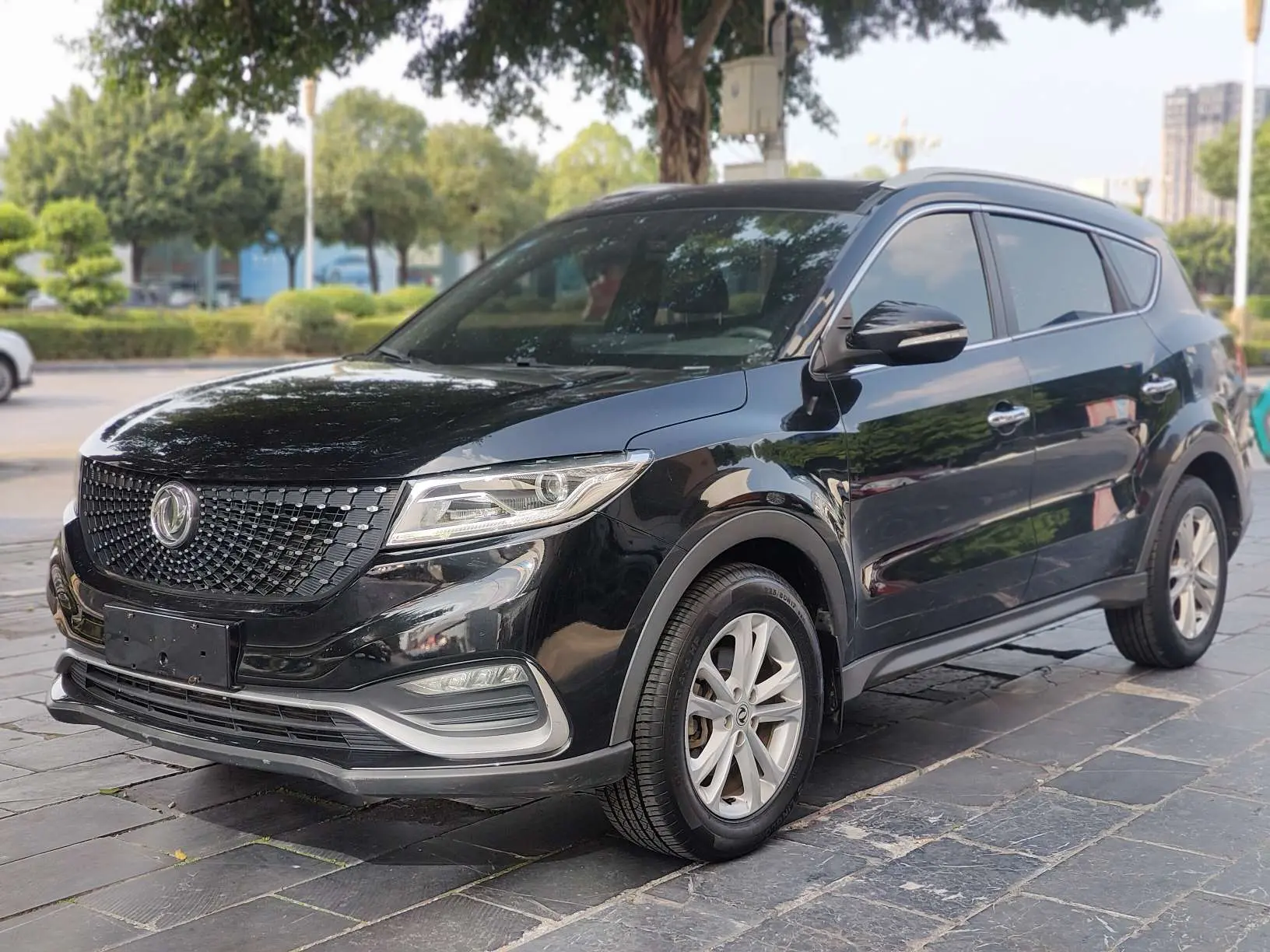 Dongfeng Fengguang 580Pro  из Китая