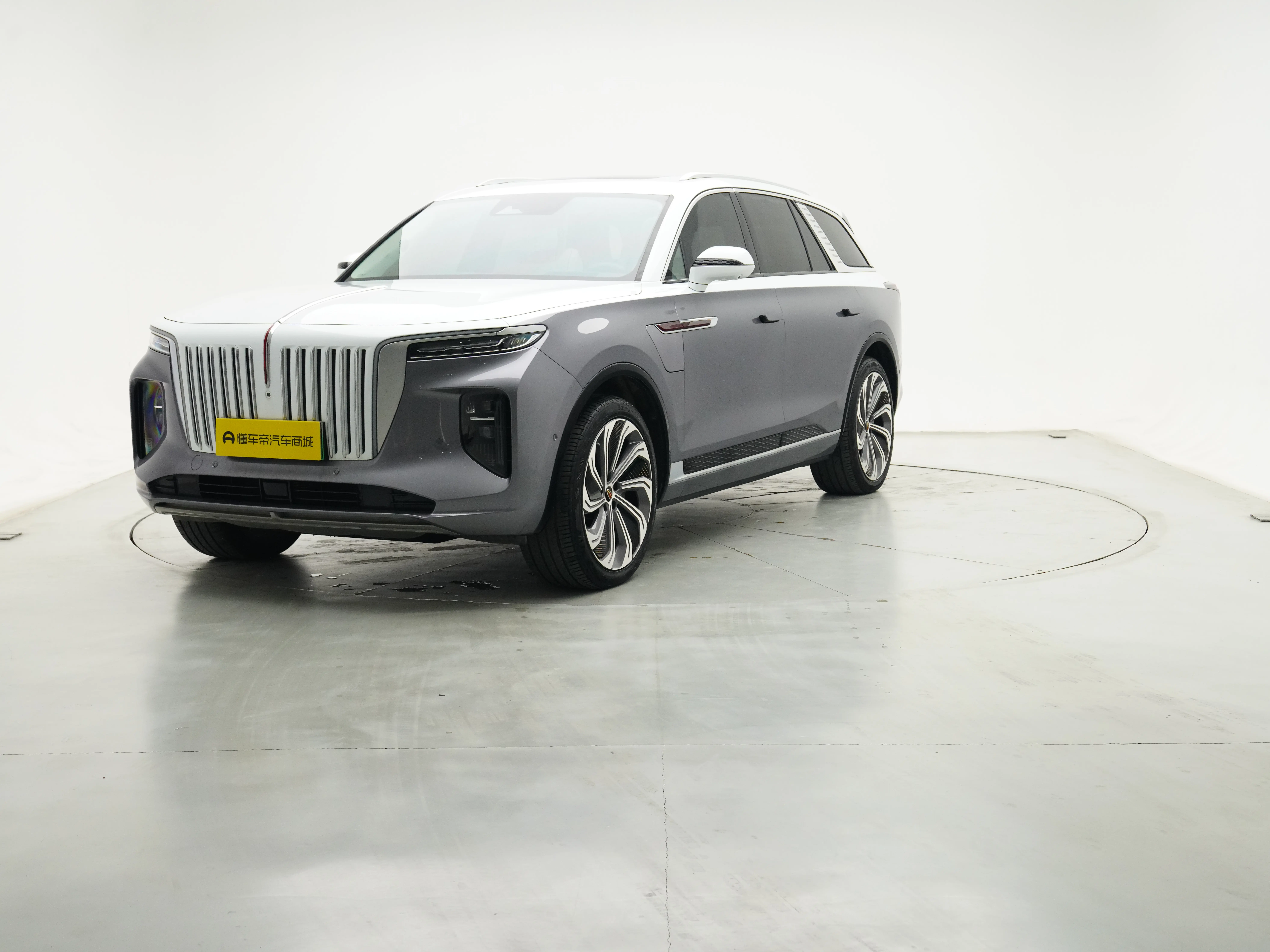 Hongqi E-HS9  из Китая