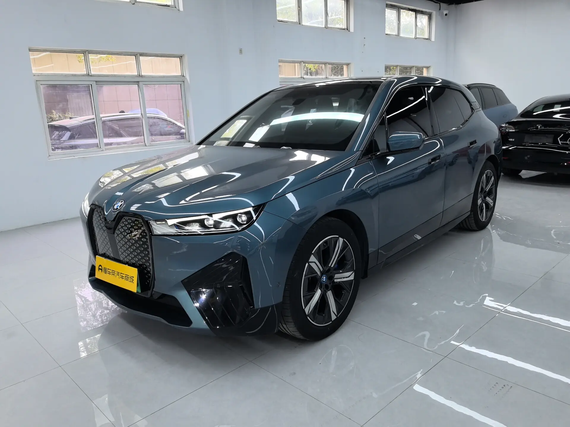 BMW iX  из Китая