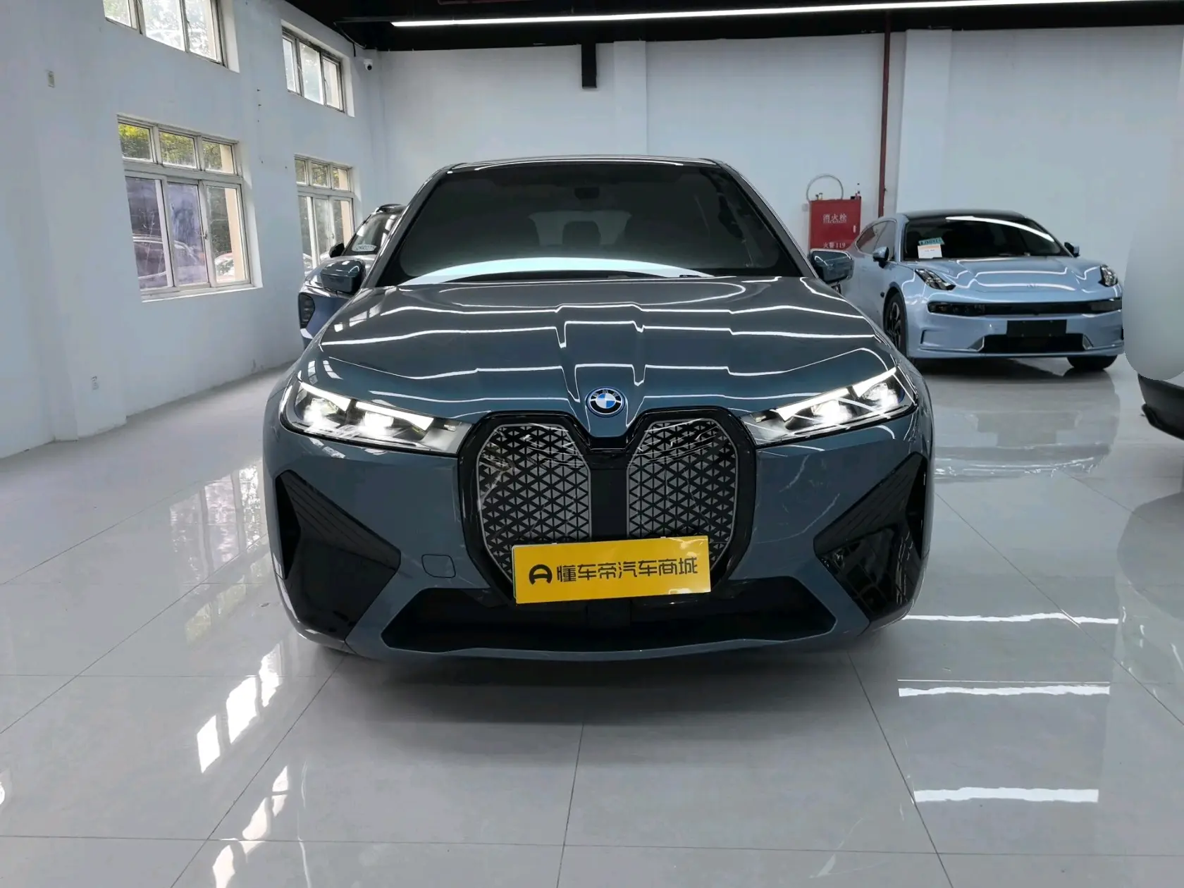 BMW iX  из Китая