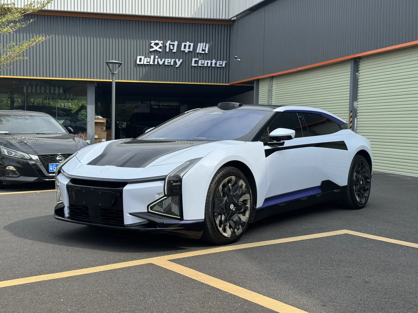 HiPhi Z  из Китая