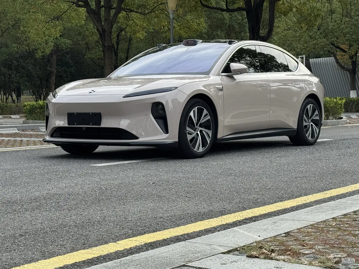 NIO ET5  из Китая