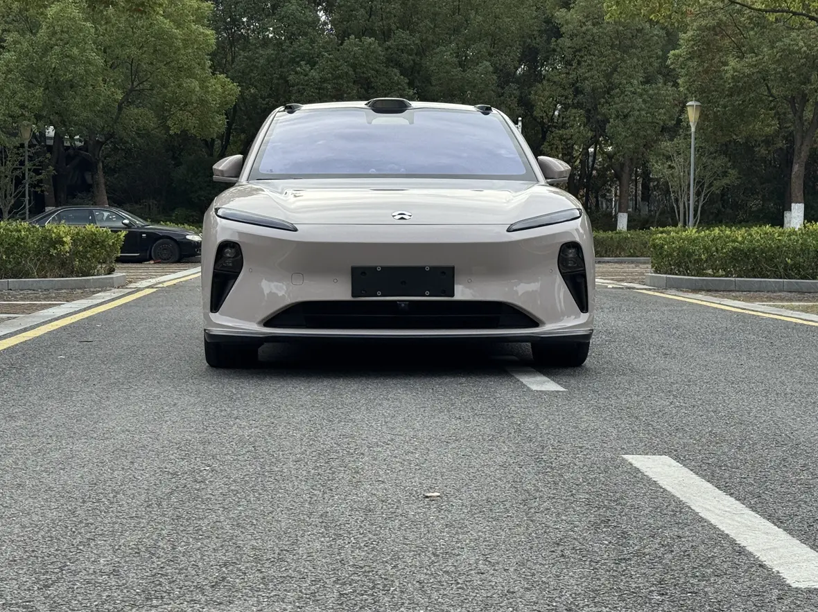 NIO ET5  из Китая