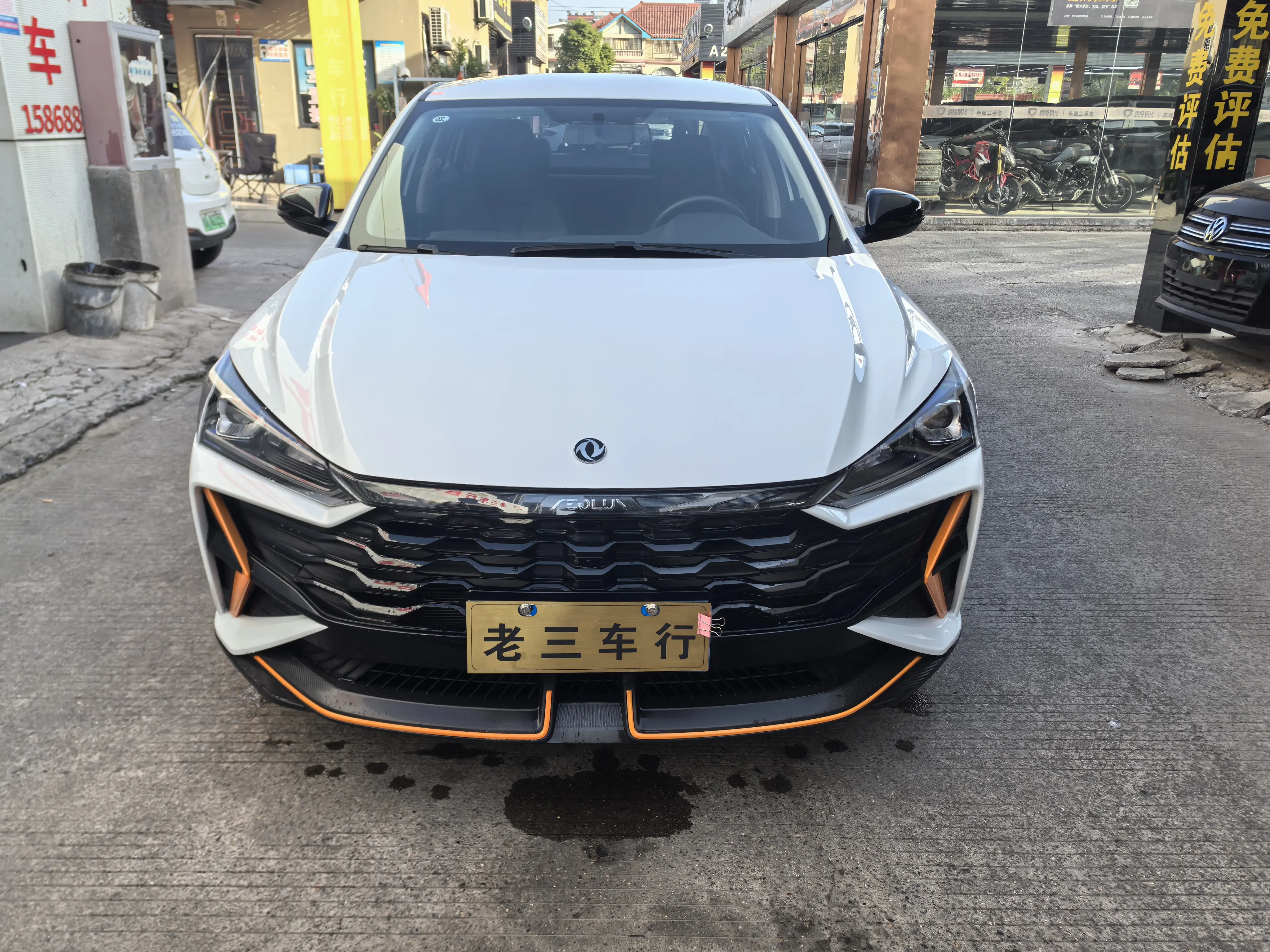 Dongfeng Yixuan  из Китая