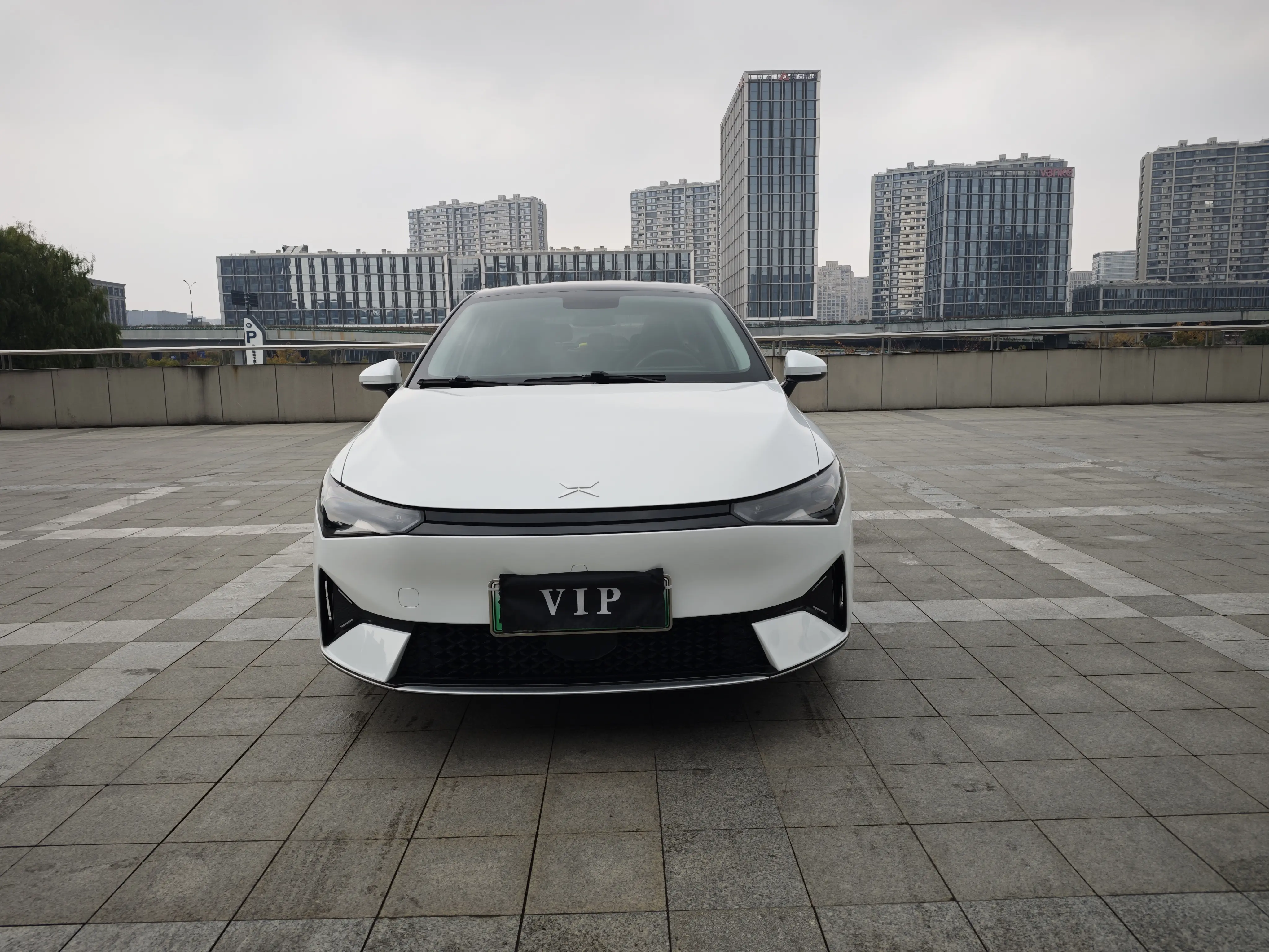 Xpeng P5  из Китая