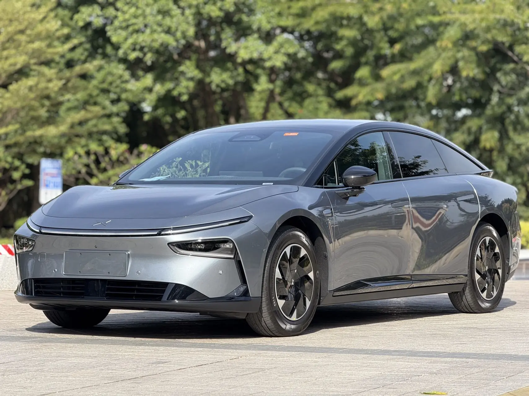 Xpeng P7+  из Китая