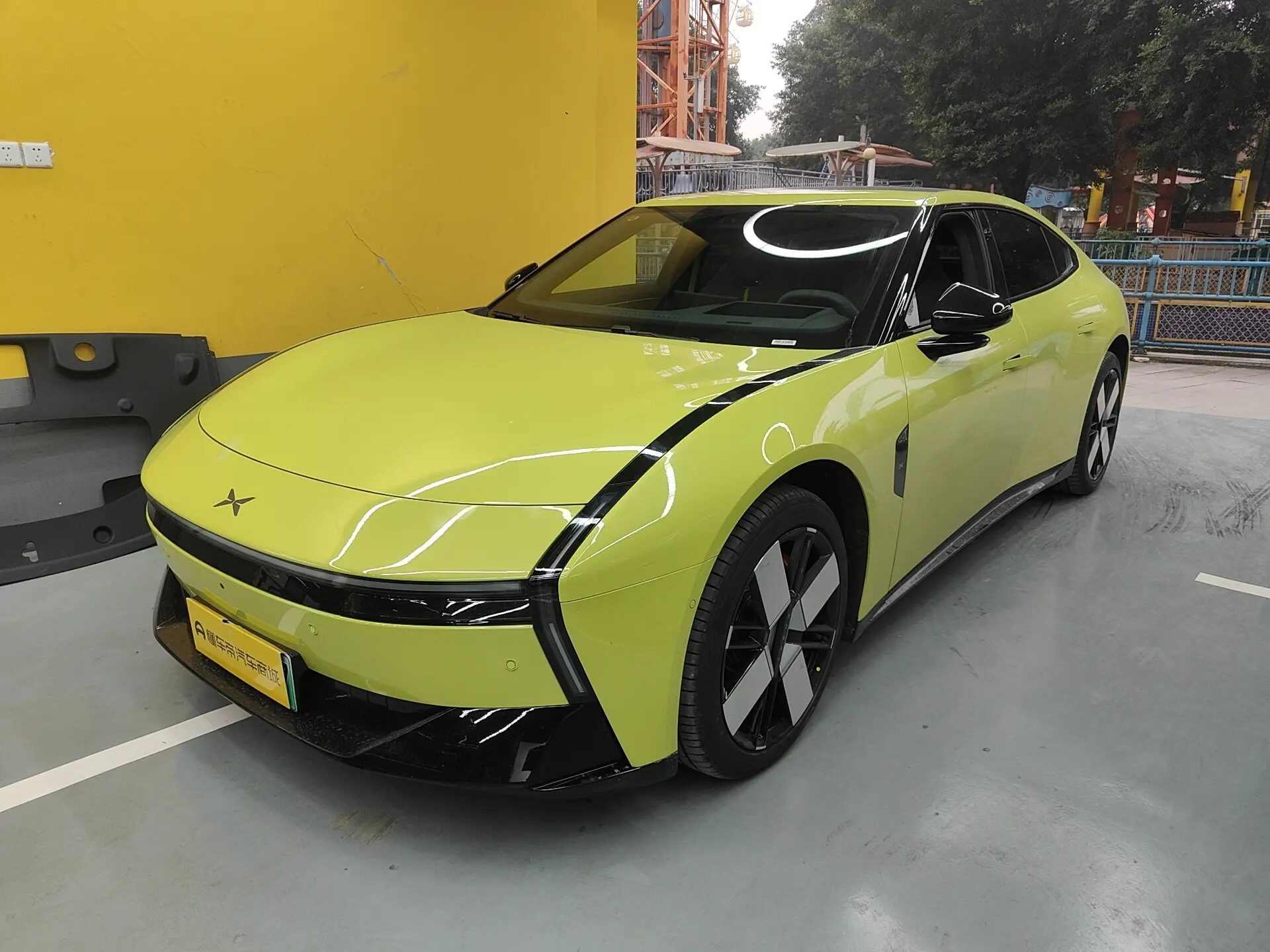 Xpeng P7  из Китая