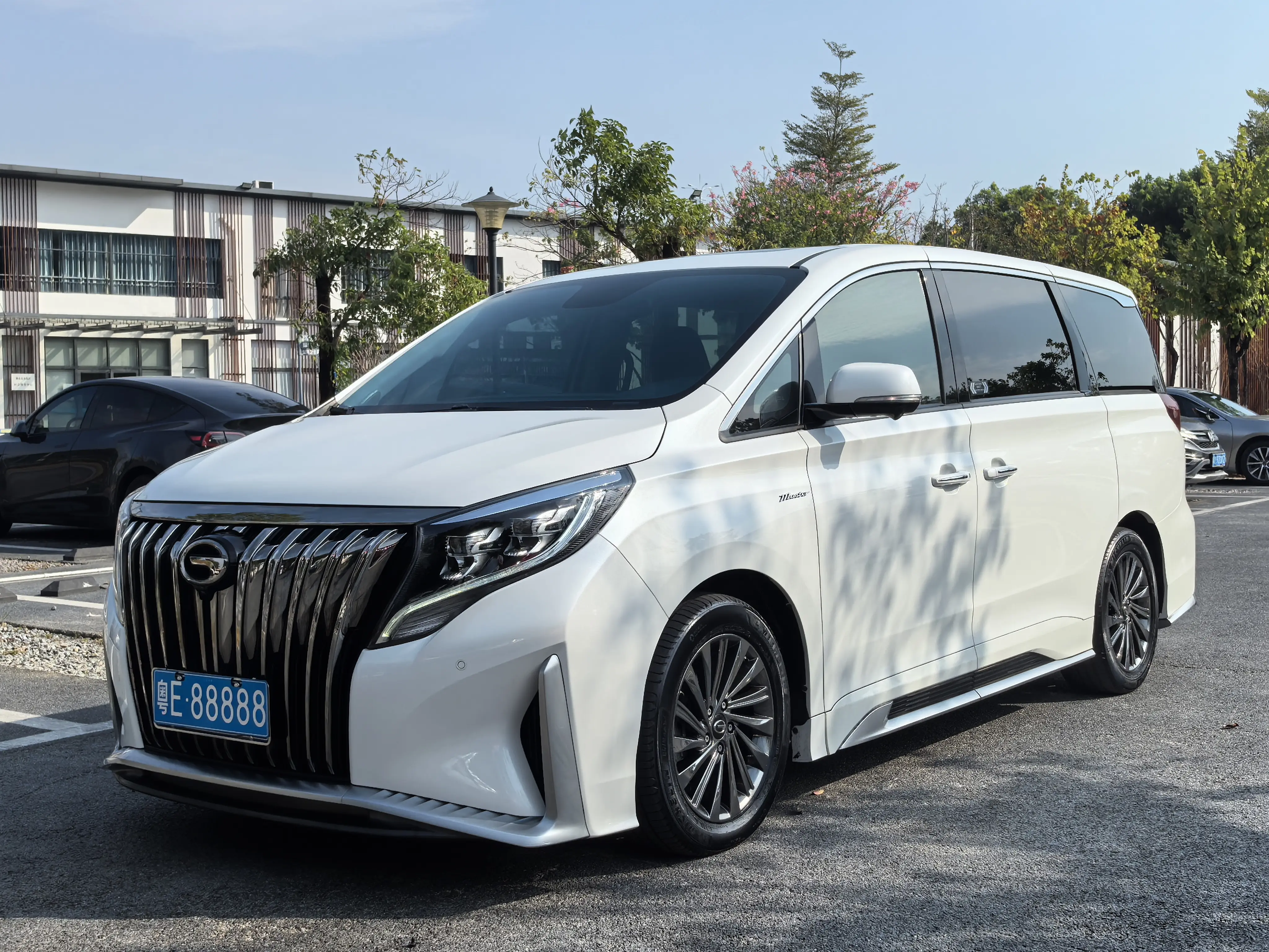 GAC Trumpchi M8  из Китая