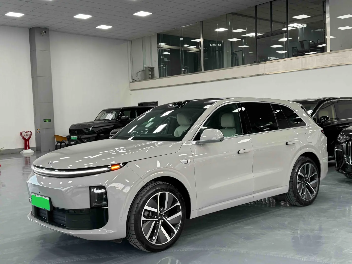 Li L6 (Ideal L6)  из Китая