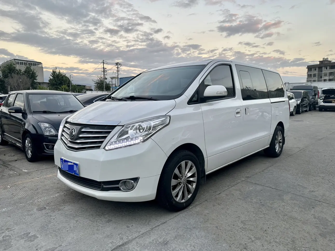 Forthing Fengxing CM7  из Китая