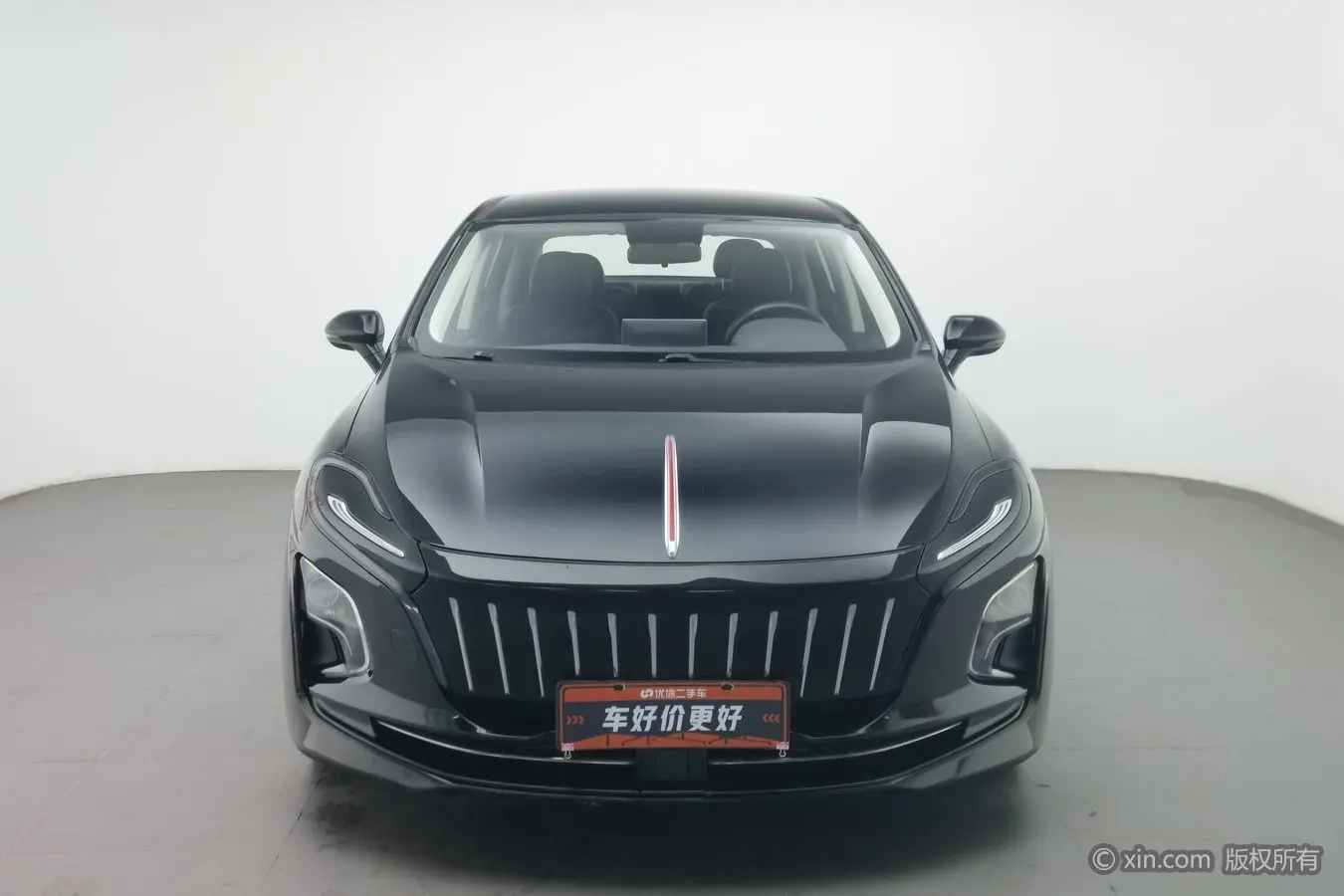 Hongqi E-QM5  из Китая